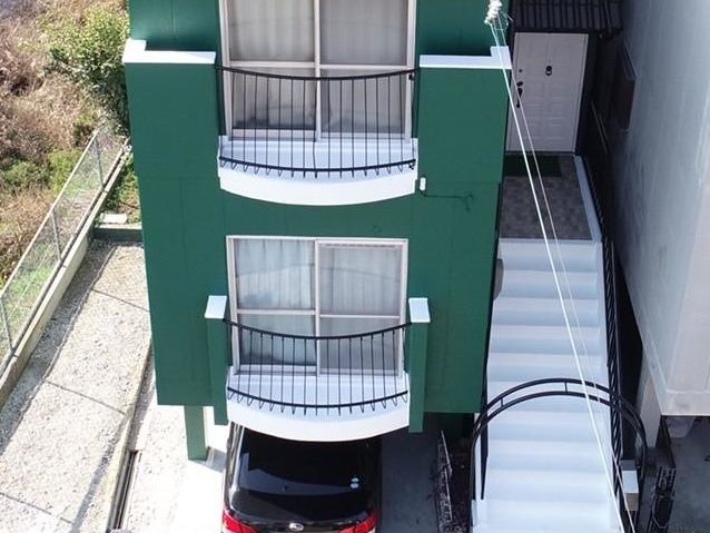 明石市のベランダと階段の防水施工が完了した外観